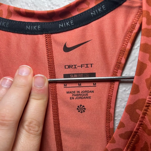 Nike orange leopard print cropped tank women's medium active Athleisure workout - Picture 3 of 6